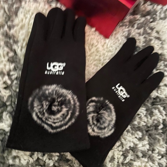 UGG Accessories - NWOT Ugg faux fur Pom Pom gloves